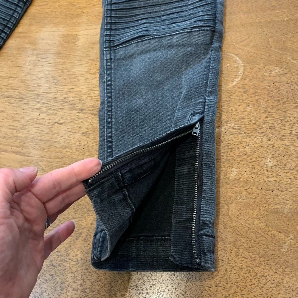 H&M black skinny ankle high rib Mama maternity jeans with zippers at hems - Picture 3 of 7